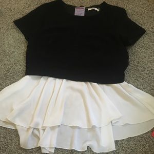Short sleeve black and white top